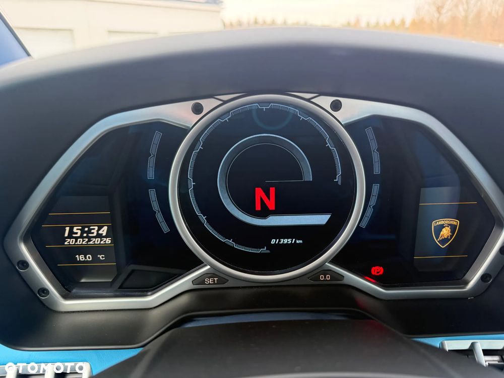 Lamborghini Aventador - 24