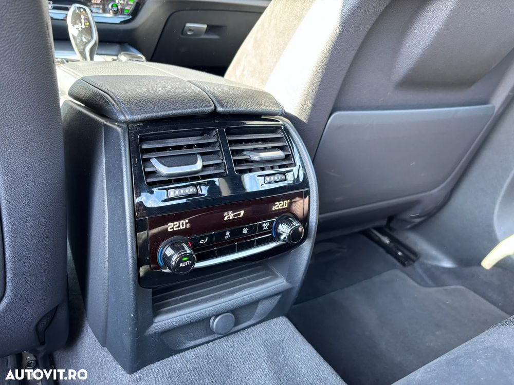 BMW Seria 5 530d xDrive Aut. - 32