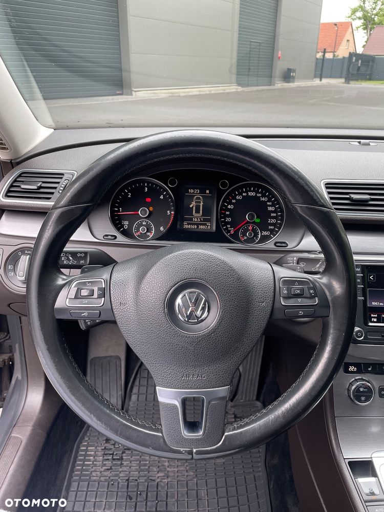 Volkswagen Passat 2.0 TDI Comfortline DSG - 19