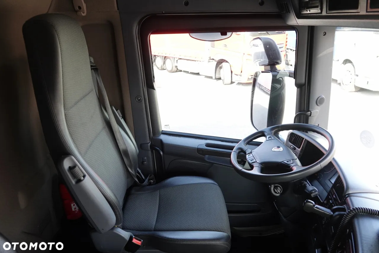 Scania P 450 / 4x2 / IZOTERMA  / NIISKI PRZEBIEG 96 tys. km  / WINDA ZAŁADOWCZA / OPONY 100% - 29