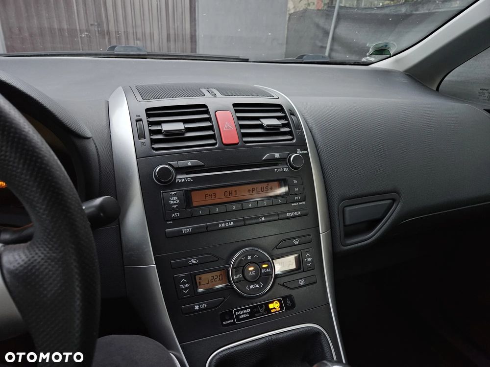 Toyota Auris 1.6 Life+ - 8