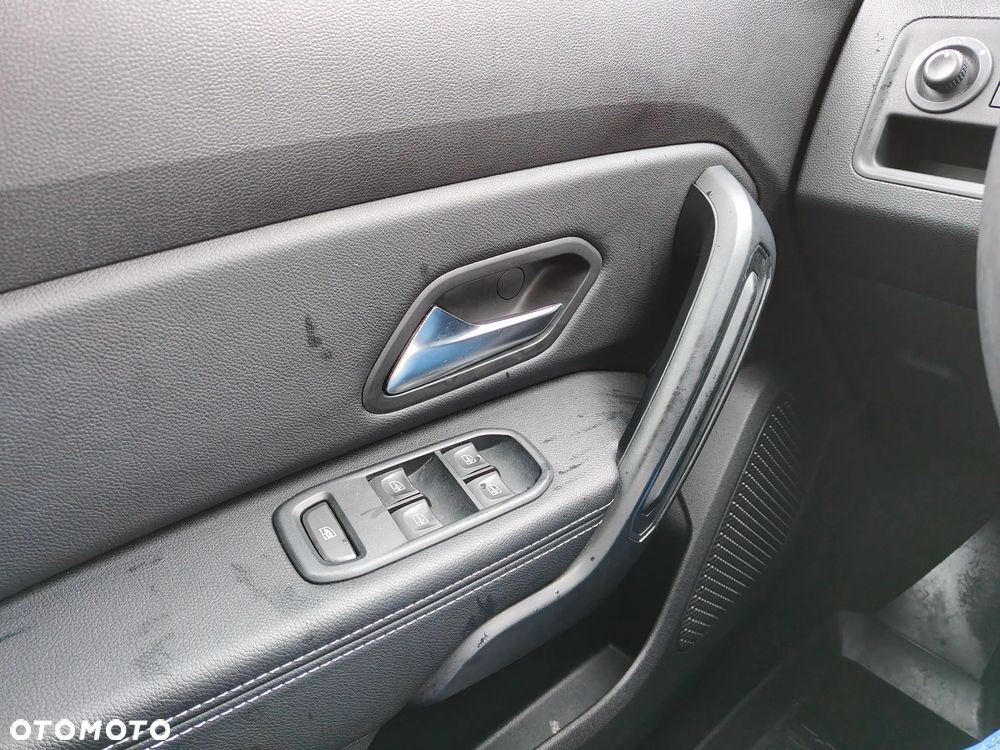 Dacia Duster 1.6 SCe Laureate S&S - 6