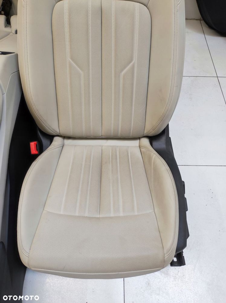 wnętrze fotele kanapa boczki tapicerka tunel środkowy eu audi q8 e-tron - 3