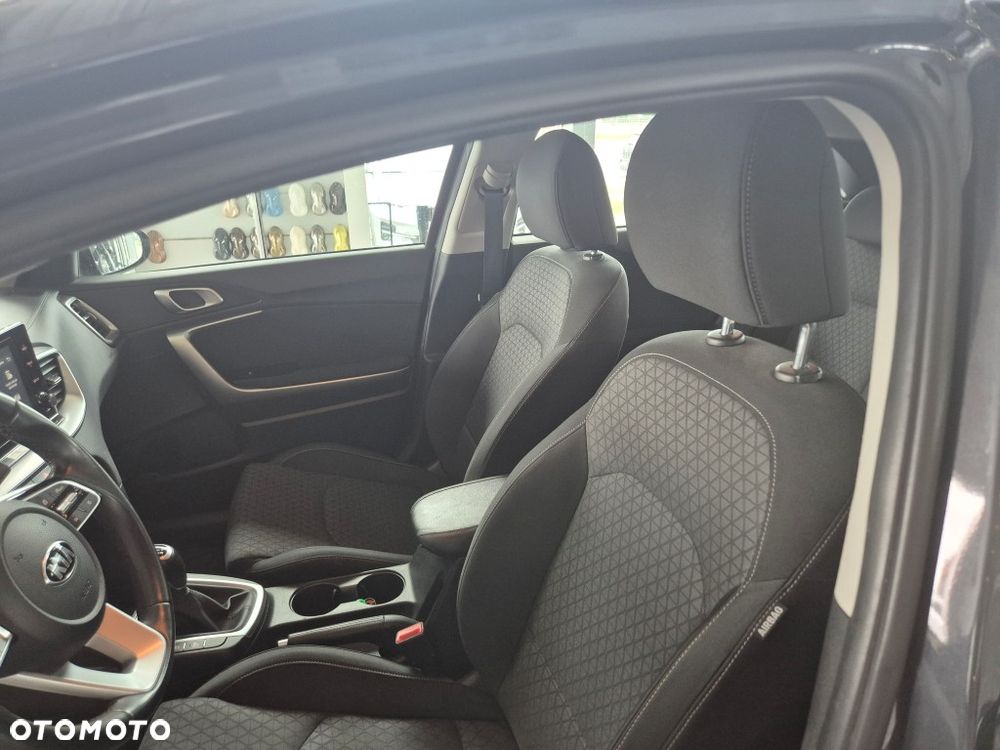 Kia Ceed 1.5 T-GDI M - 17
