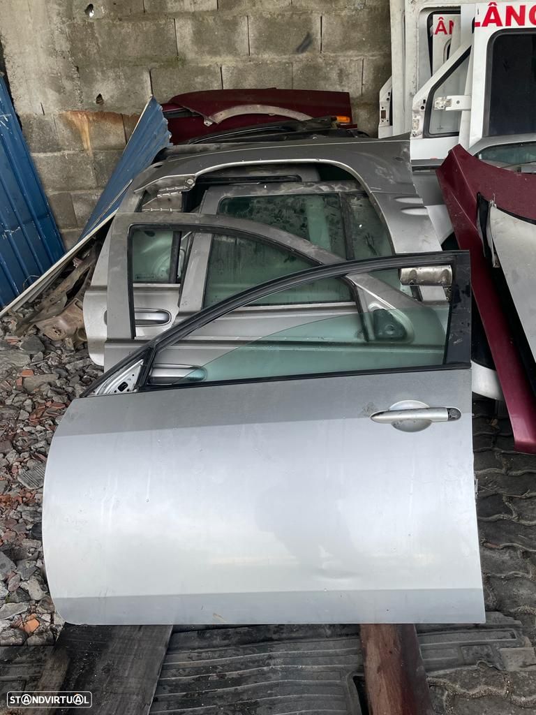Porta frontal esq Nissan Primera 2002-2006 - 1