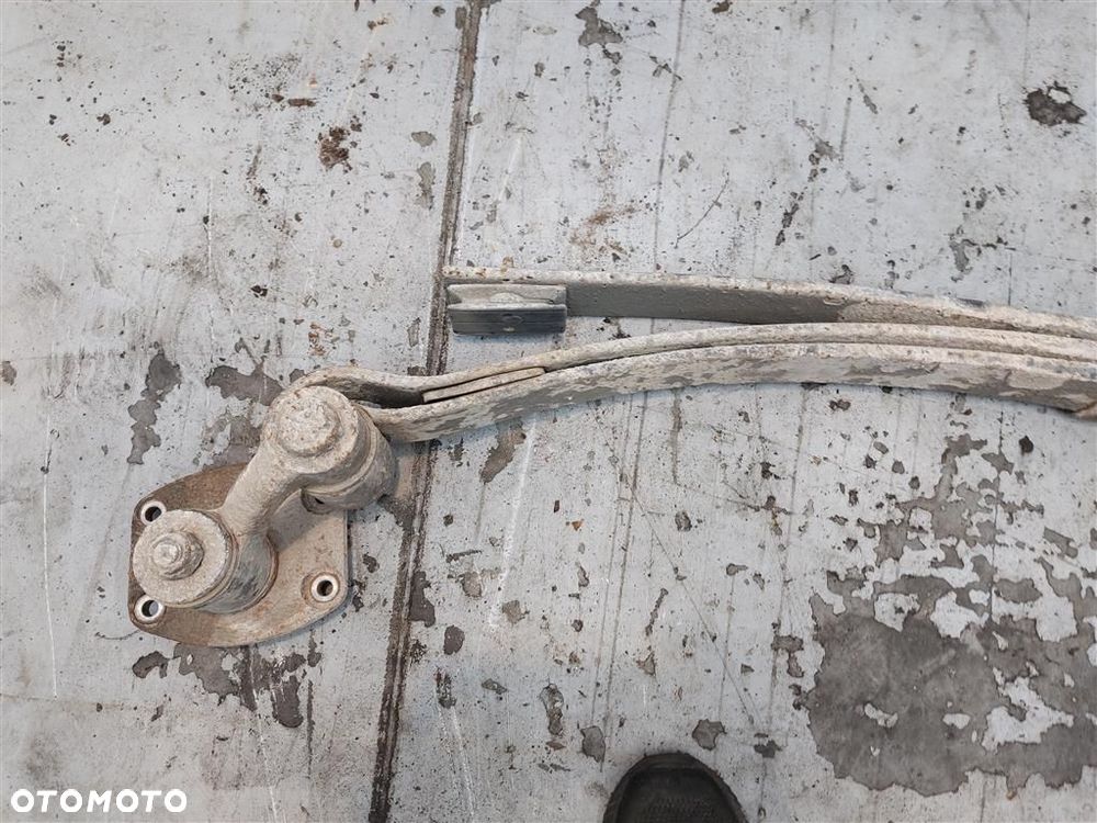 Resor tylny tył Nissan  Trade 3.0D  1990-2001R 3 PIÓRA - 3