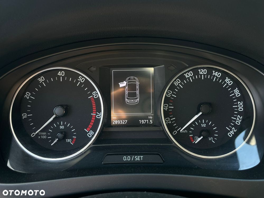 Skoda RAPID 1.2 TSI Ambition - 14