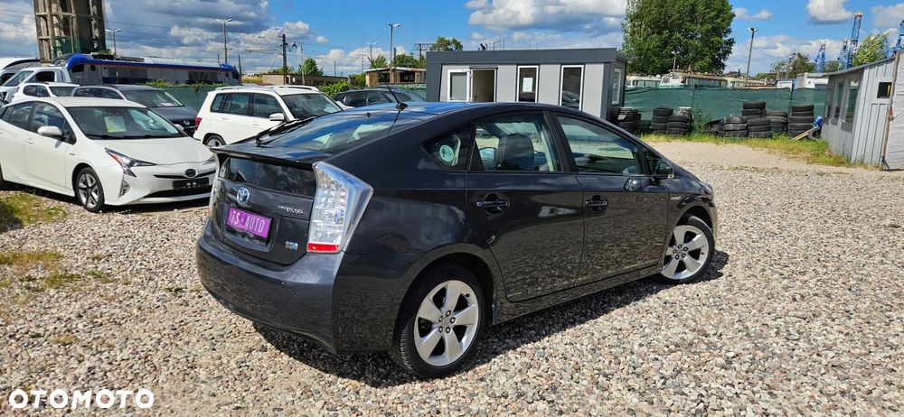 Toyota Prius (Hybrid) - 2