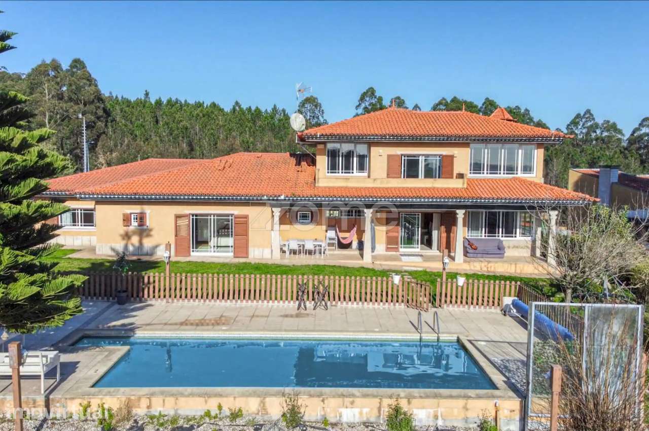 Moradia T4 c/ piscina e salão de jogos a 20 min. Do Porto