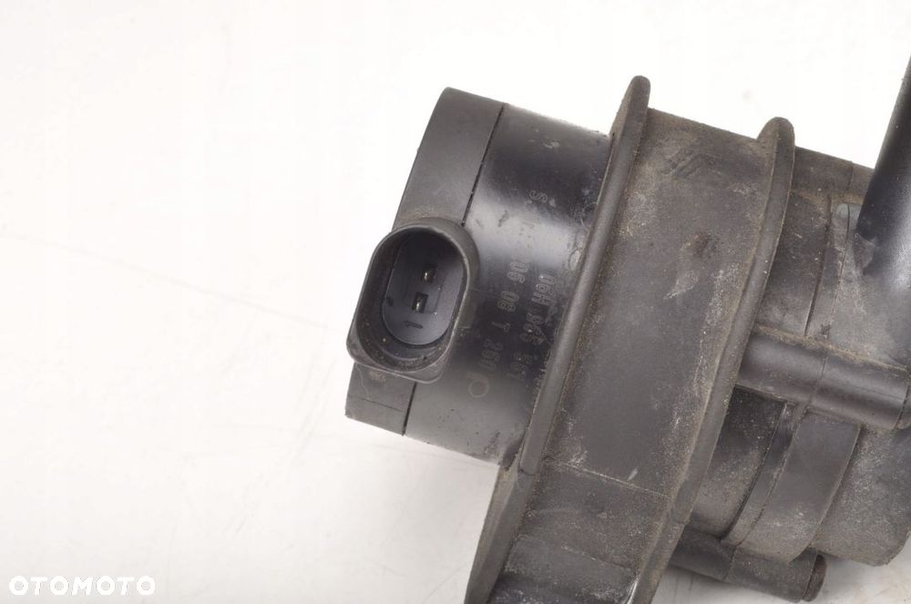 AUDI A4 B8 1.8 TFSI POMPKA WODY 06H965561 - 2