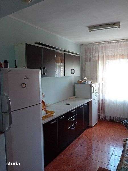 Vand apartament 4 camere Rosiorii de vede — fotografia 3