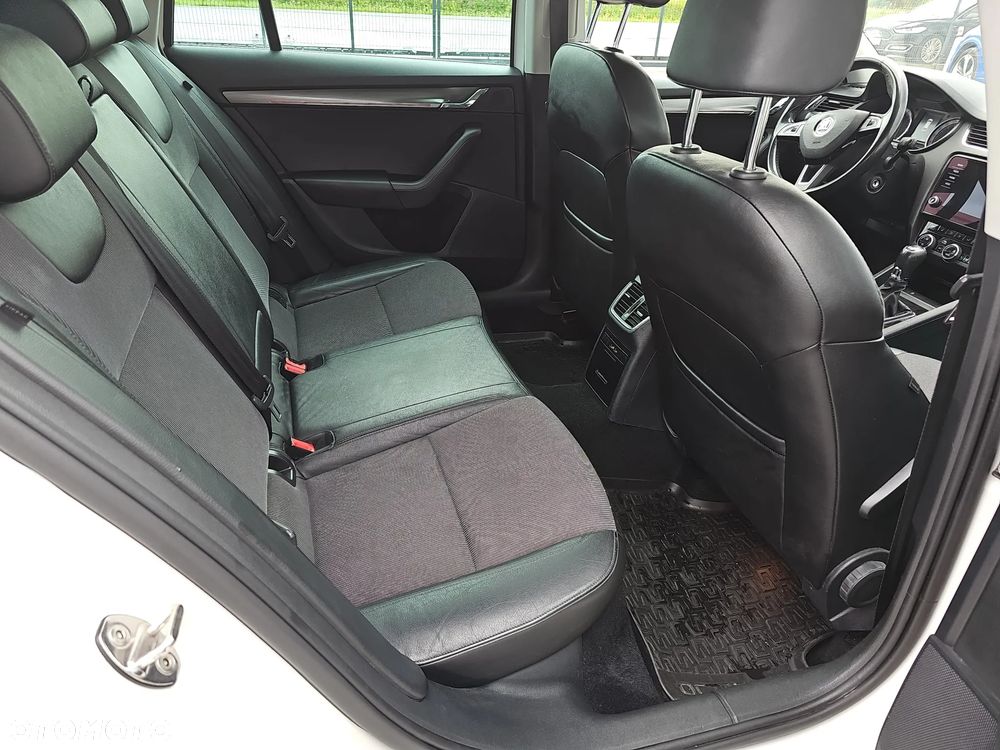 Skoda Octavia 2.0 TDI 4x4 Style DSG - 23