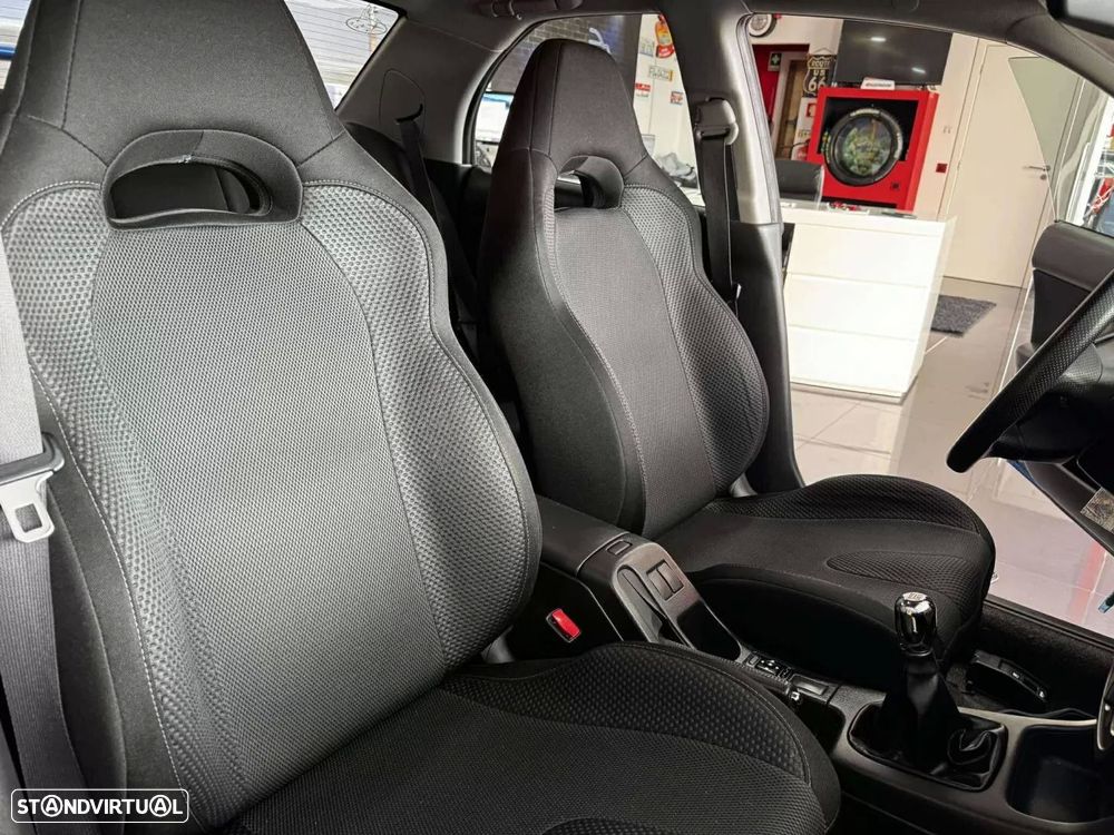 Subaru Impreza Sedan 2.0 WRX - 11