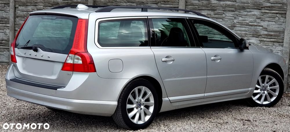 Volvo V70 D5 Momentum - 4