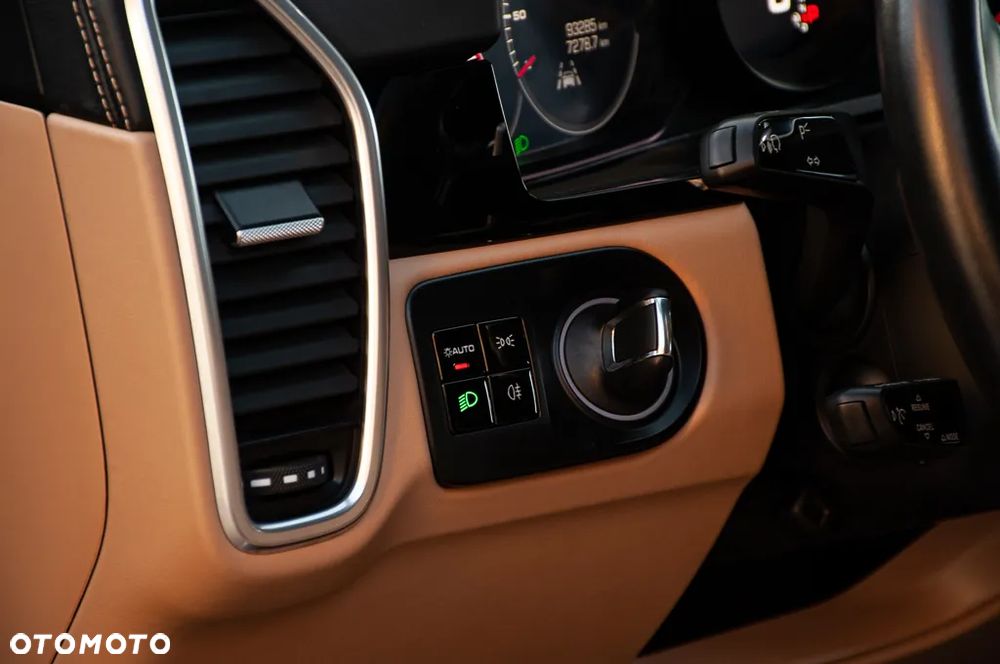 Porsche Cayenne - 24