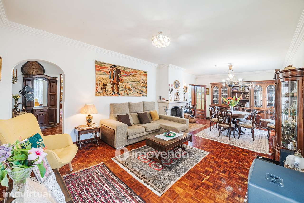 Quinta isolada T3+1 com áreas amplas e terreno de 2022m², em Colares - Grande imagem: 4/60