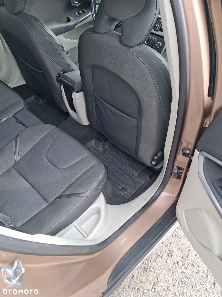 Volvo V40 T4 Momentum - 17