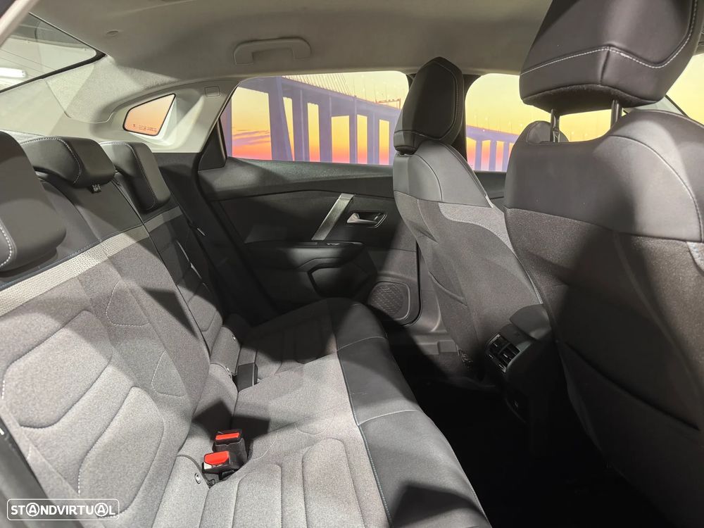 Citroën C4 X 1.2 PureTech Plus EAT8 - 17