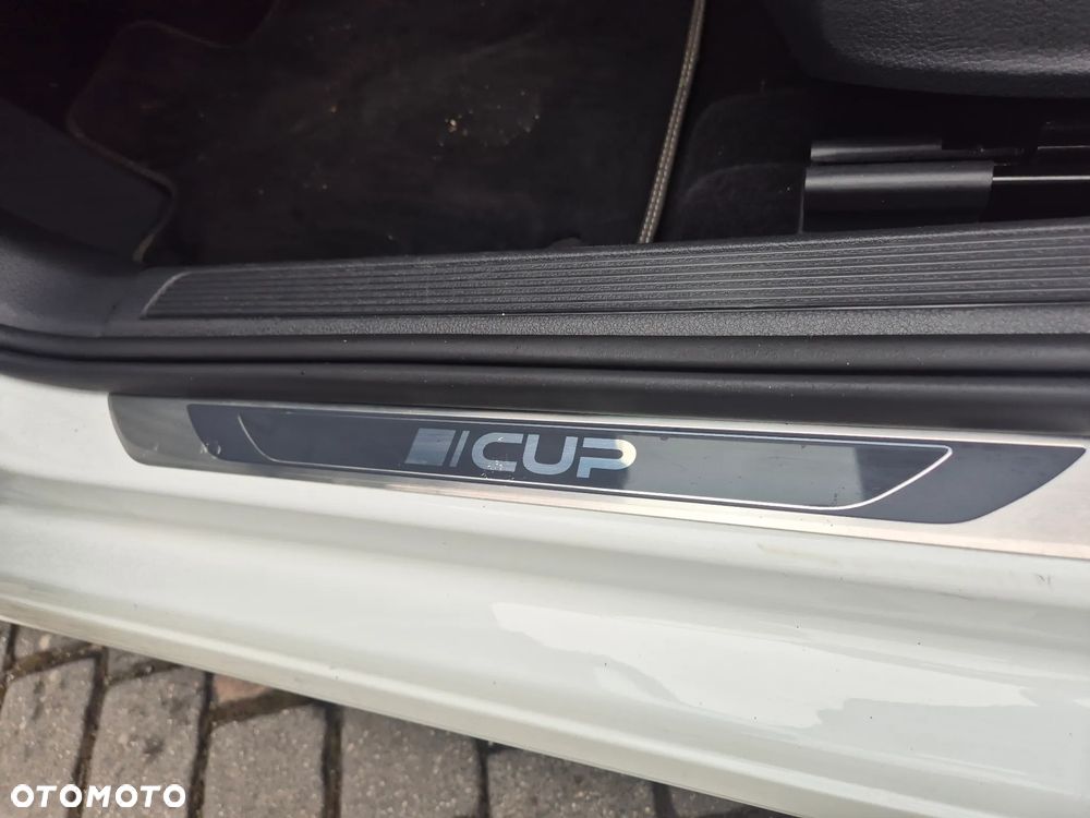 Volkswagen Golf 1.2 TSI BlueMotion Technology Cup - 38