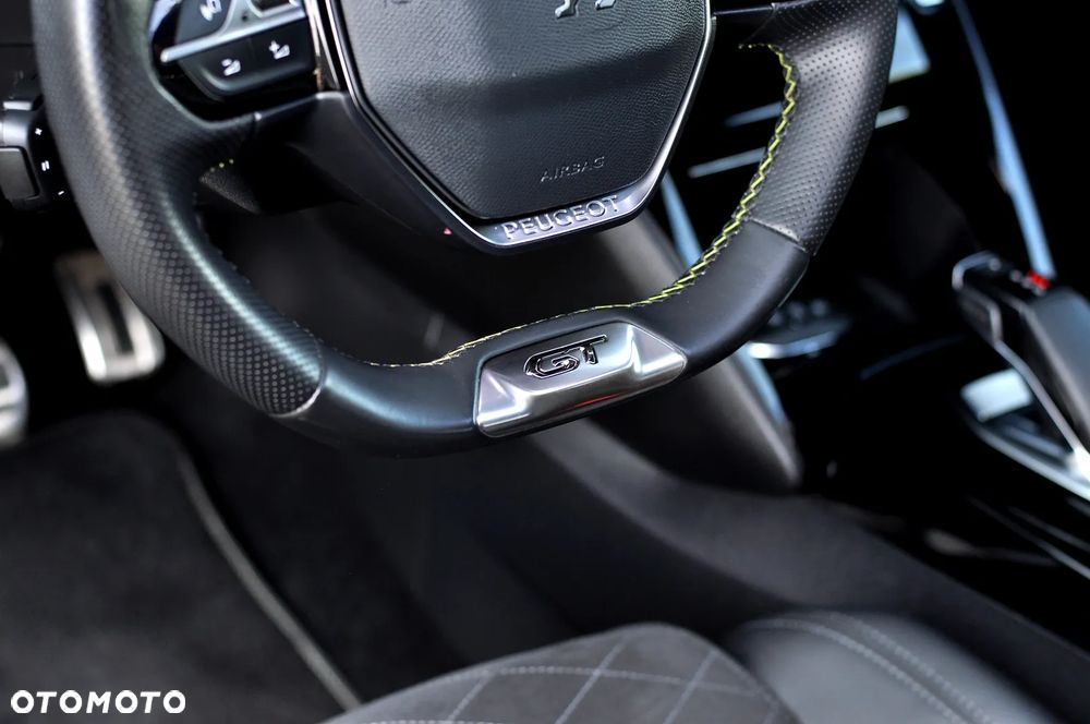 Peugeot 2008 PureTech 130 EAT8 GT - 17