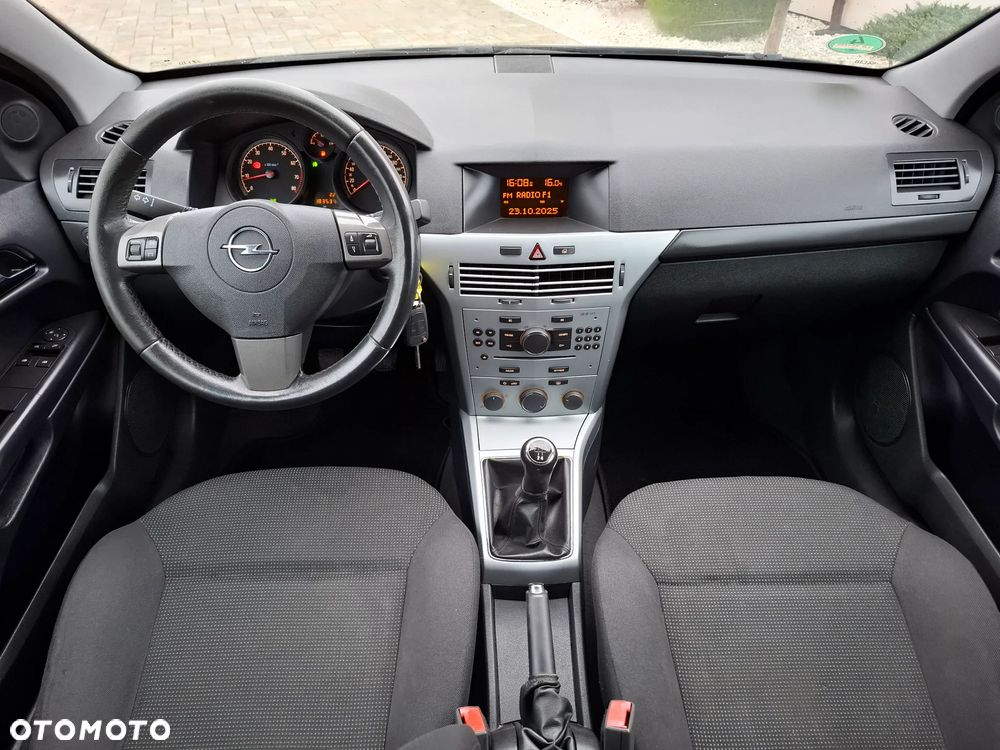 Opel Astra III GTC 1.4 Enjoy - 28