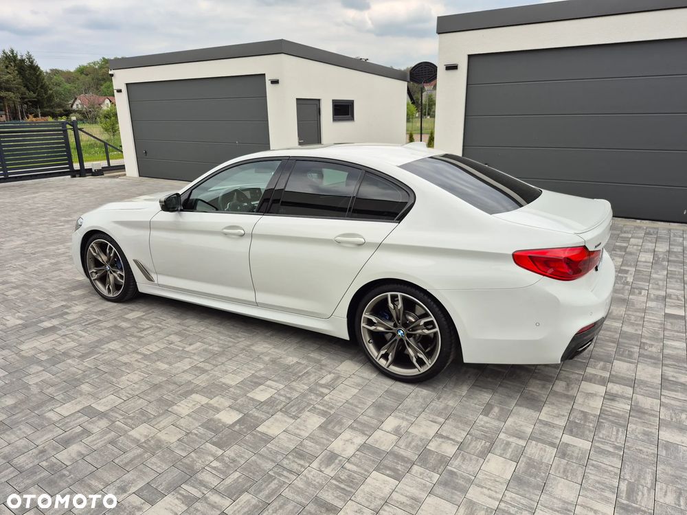 BMW Seria 5 M550i xDrive sport - 9