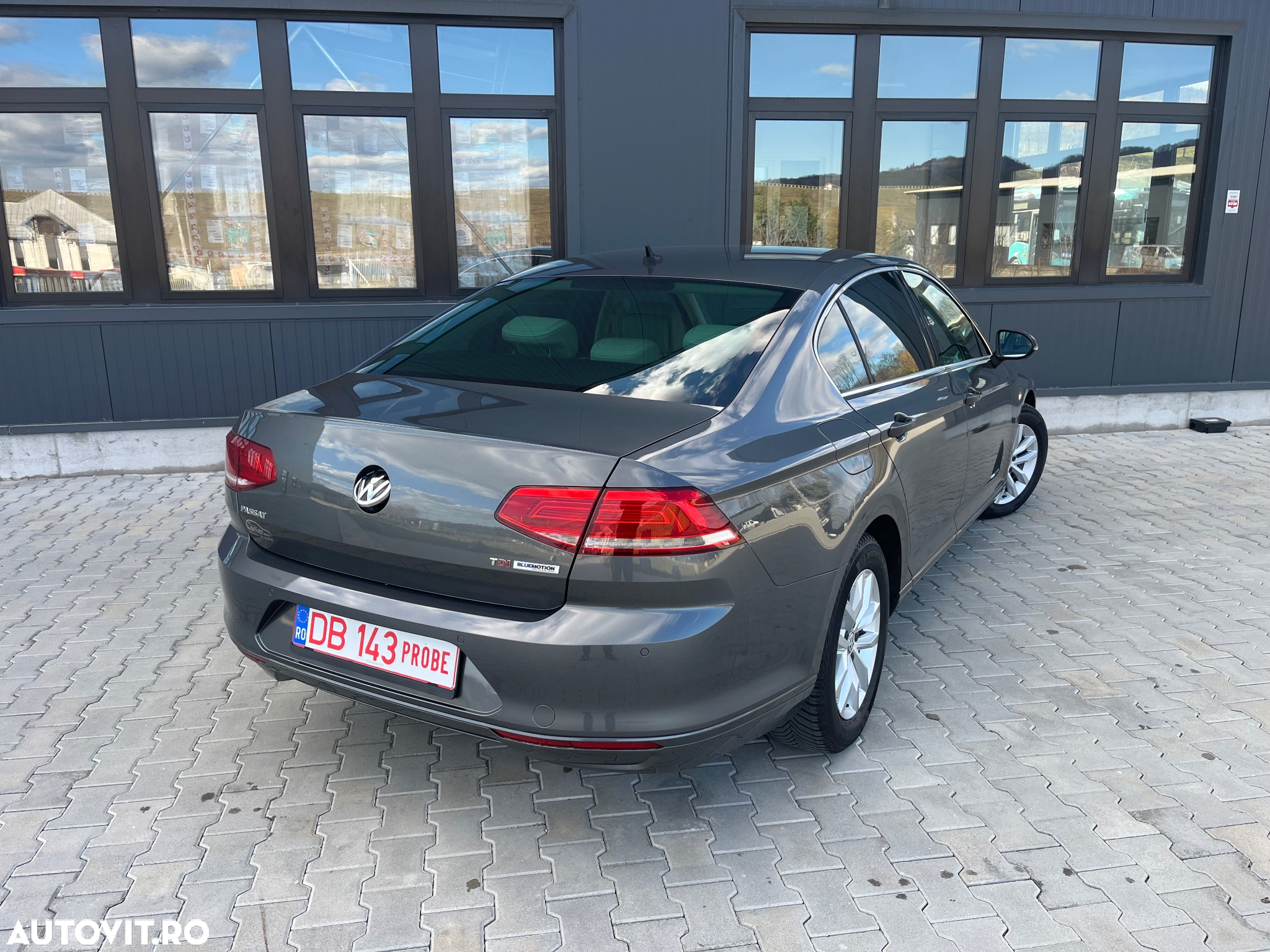 Volkswagen Passat 1.6 TDI (BlueMotion Technology) Comfortline - 4