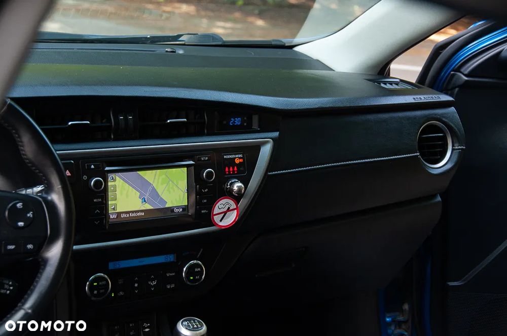 Toyota Auris 2.0 D-4D Executive - 31