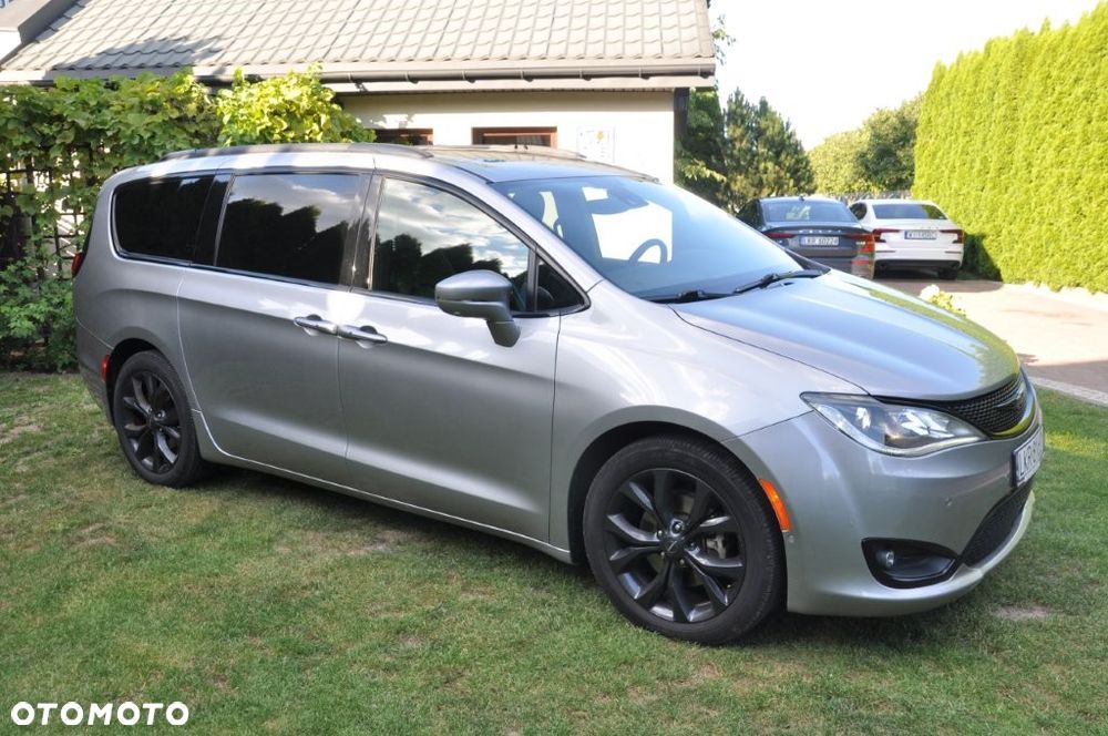 Chrysler Pacifica - 8