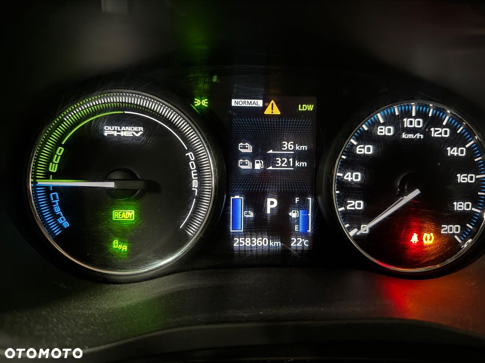 Mitsubishi Outlander Instyle NAVI + - 15