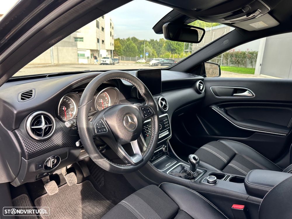 Mercedes-Benz A 180 d AMG Line - 30