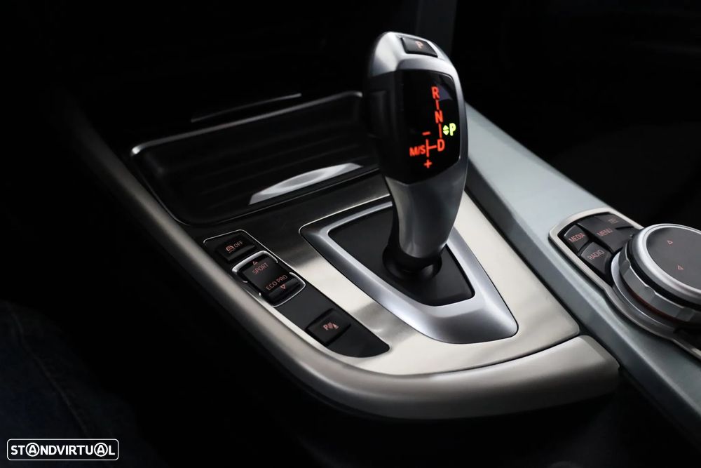 BMW 318 d Aut. Sport Line - 22