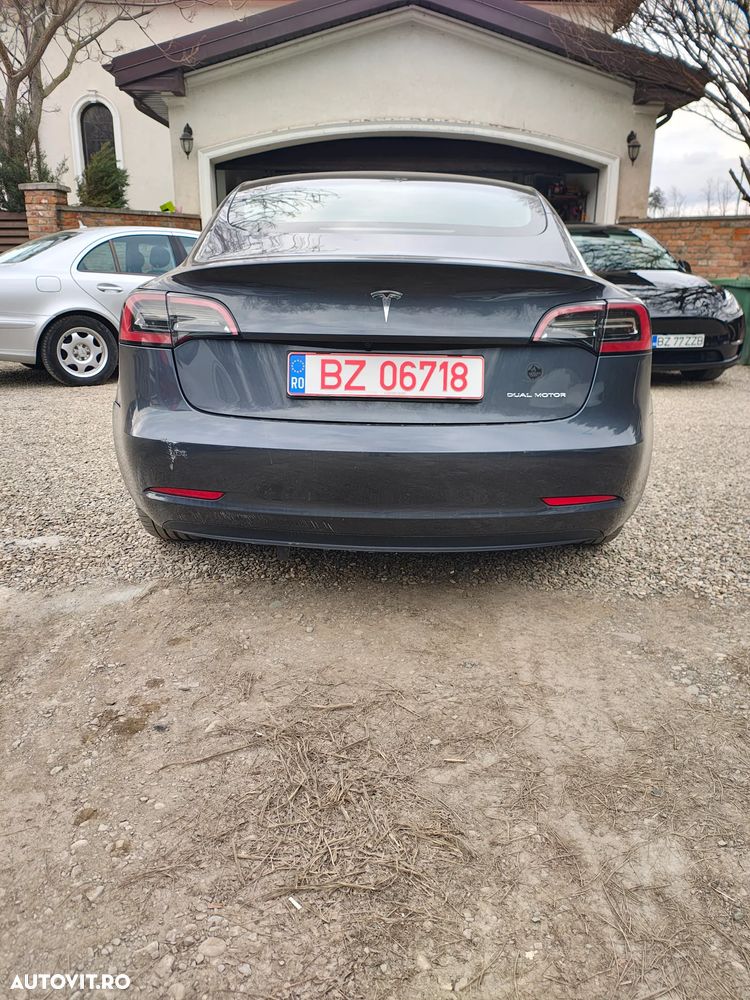 Tesla Model 3 - 3