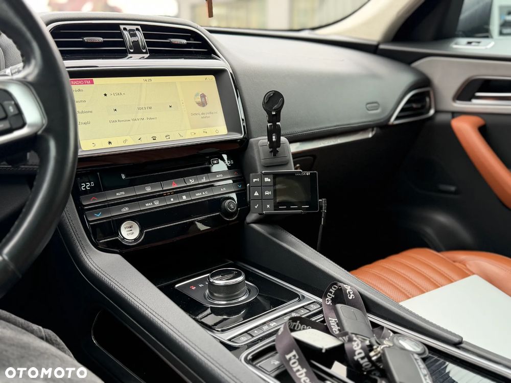 Jaguar F-Pace 30t AWD Portfolio - 25