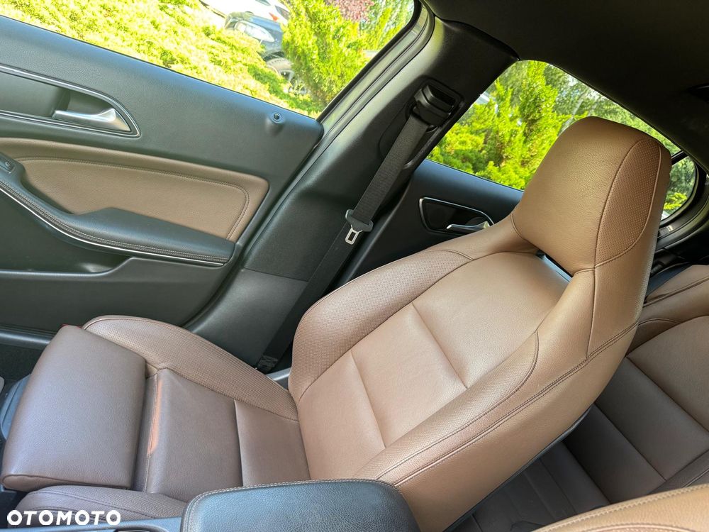 Mercedes-Benz GLA 250 4-Matic AMG Line - 17