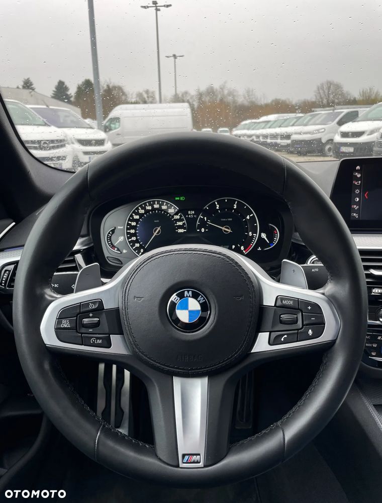 BMW Seria 5 520d xDrive - 12