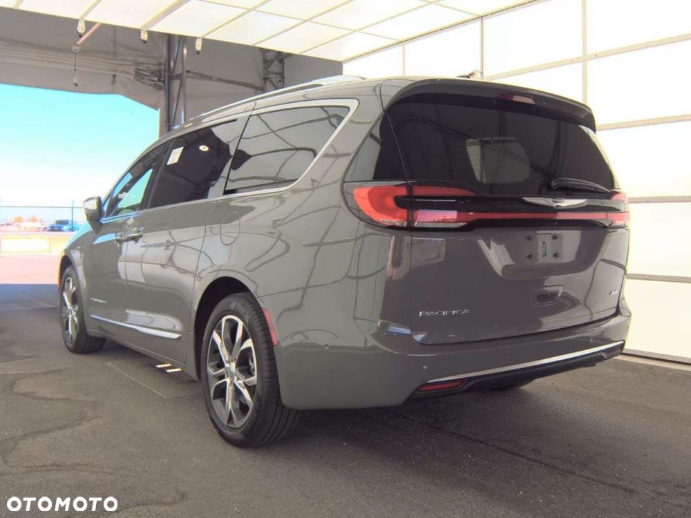 Chrysler Pacifica - 3
