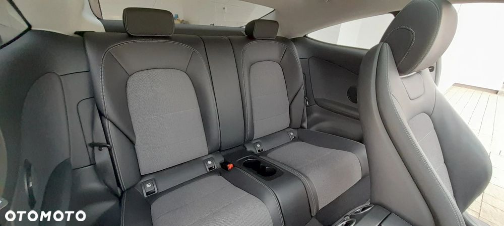 Mercedes-Benz Klasa C 300 9G-TRONIC - 10