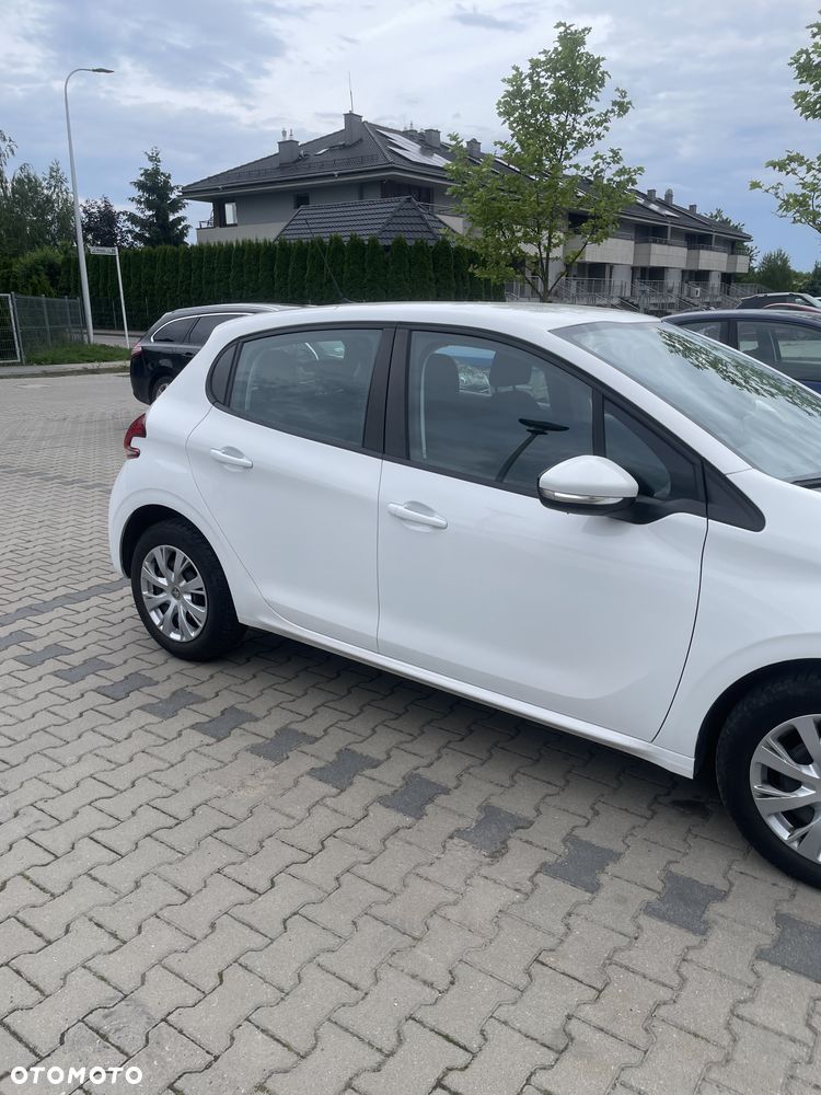 Peugeot 208 - 5