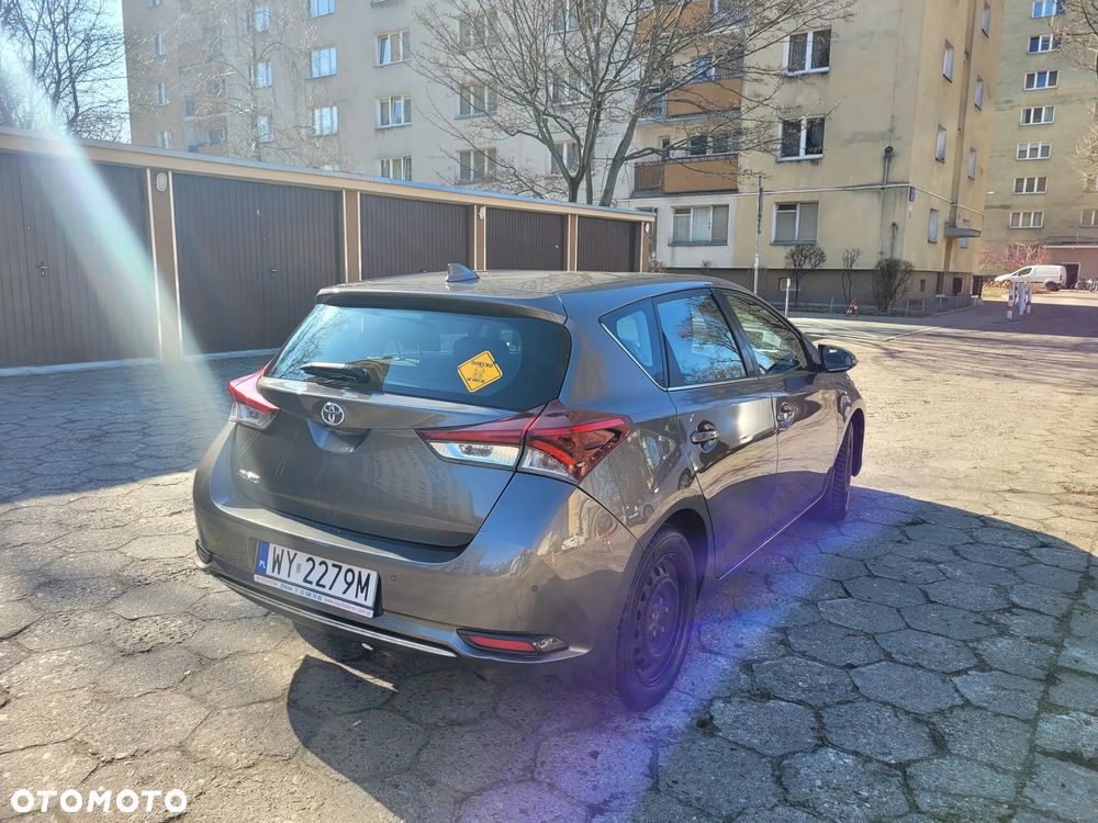 Toyota Auris 1.6 Premium - 4