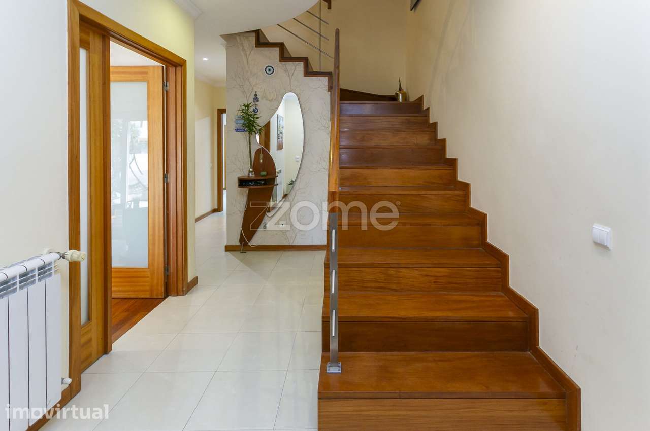 Moradia T4 de 3 Frentes perto metro Lidador - Grande imagem: 4/48