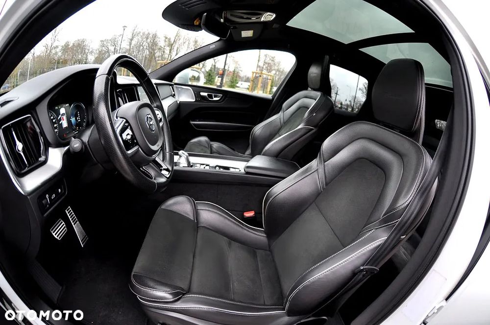 Volvo XC 60 T8 Plug-In Hybrid AWD R-Design - 20