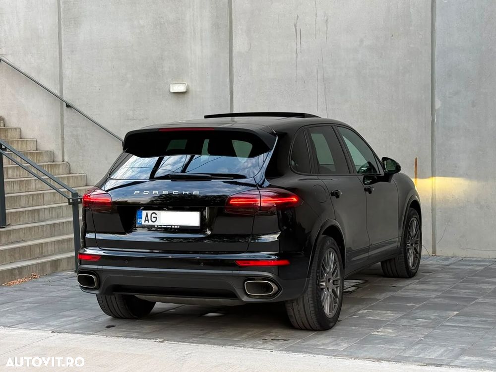 Porsche Cayenne 3.0 L - 8