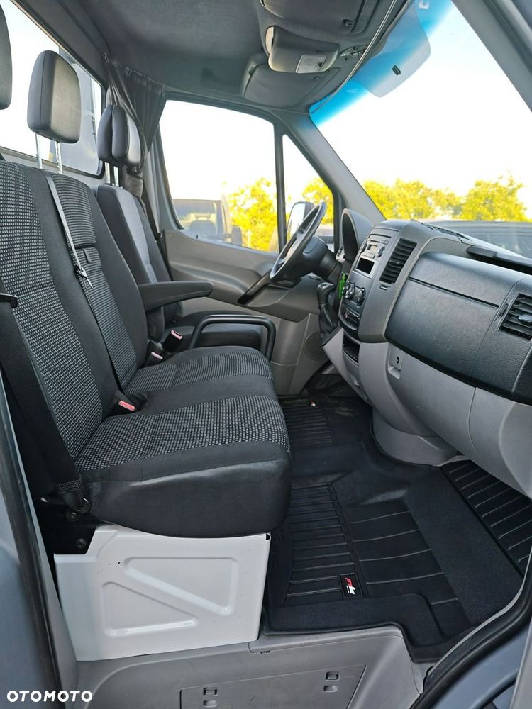 Mercedes-Benz Sprinter - 25