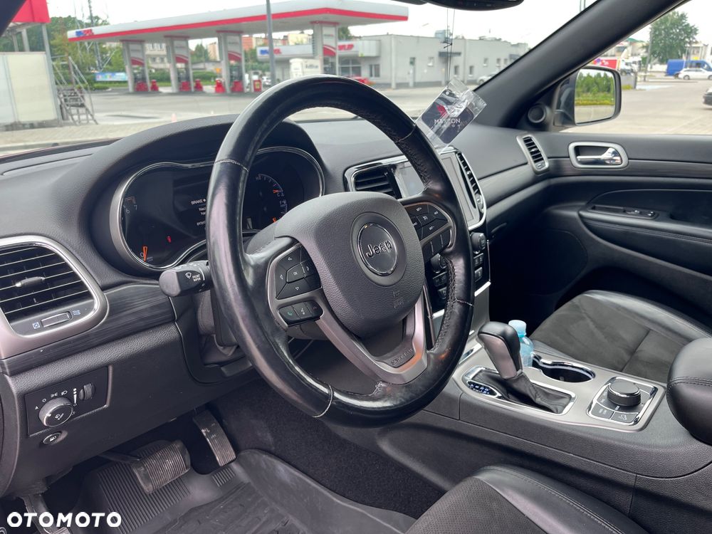 Jeep Grand Cherokee - 22