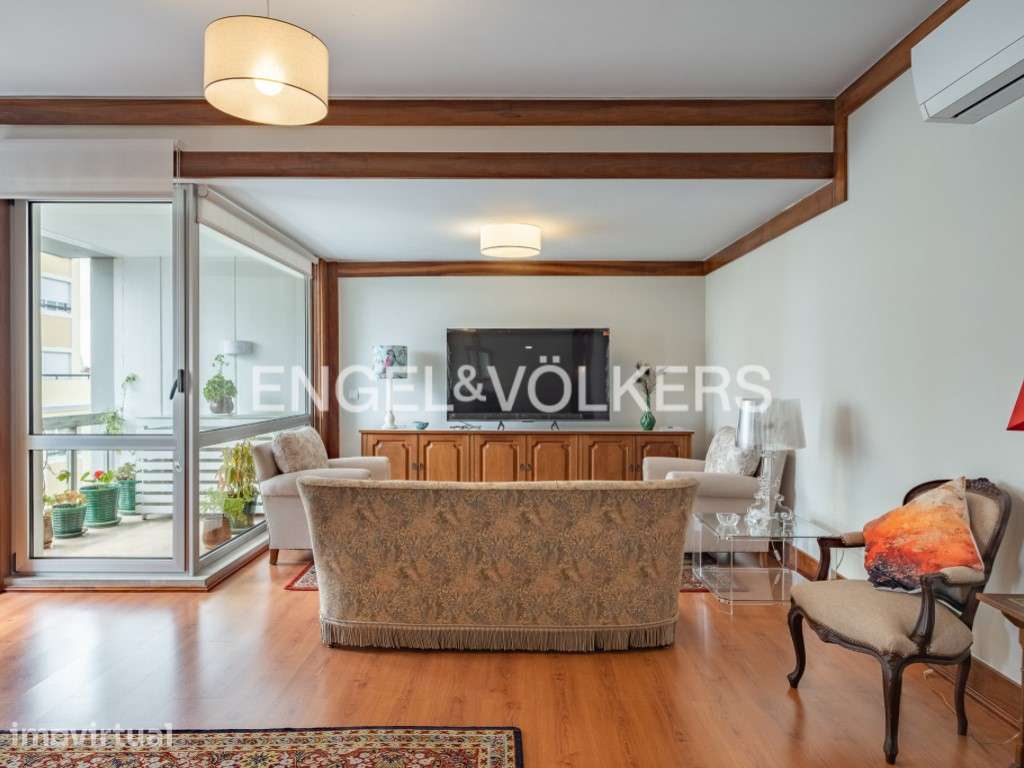 Apartamento T4 Totalmente Remodelado no Areeiro - Grande imagem: 2/36