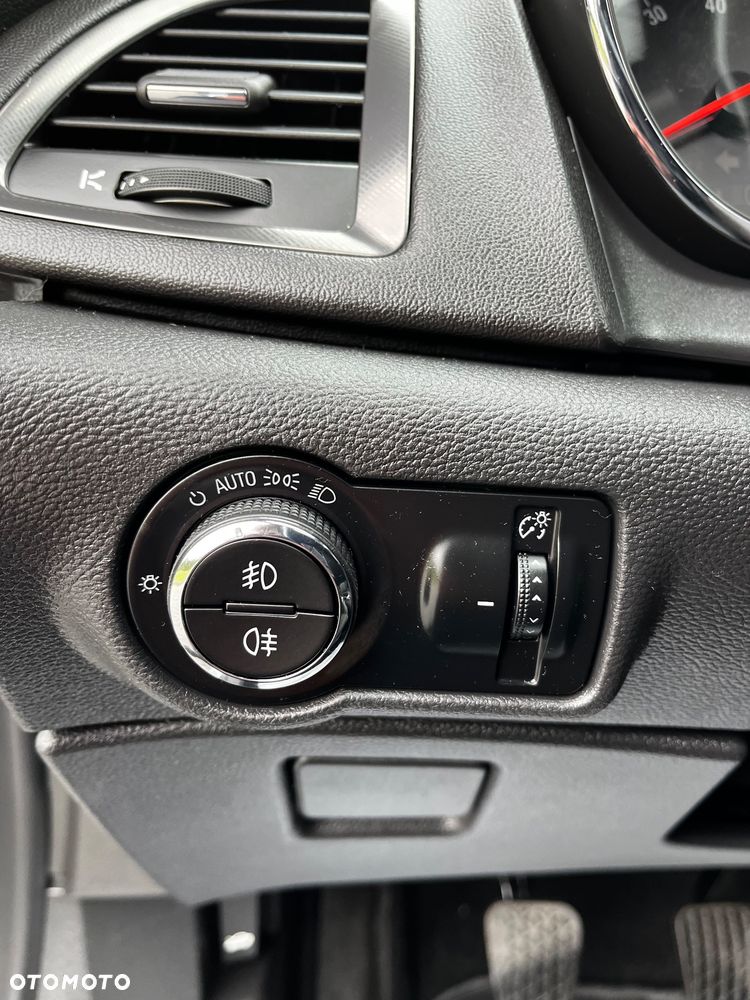 Opel Astra 1.6 T Cosmo - 12