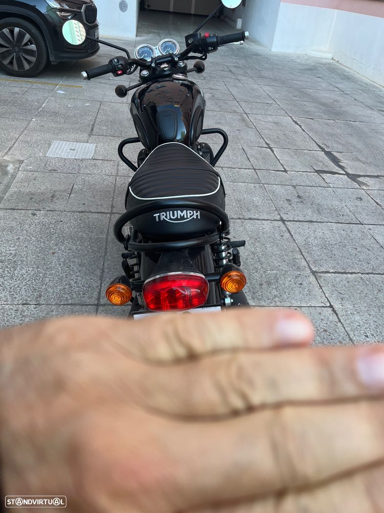 Triumph Bonneville T100 - 4