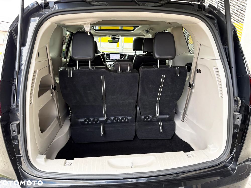 Chrysler Pacifica - 17