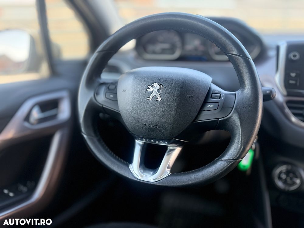 Peugeot 2008 1.2 L PureTech Allure - 10